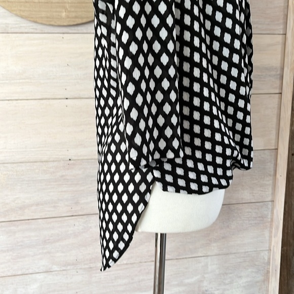 WHBM Black White Criss Cross Top 00 - Picture 3 of 5